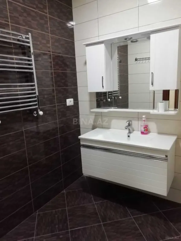Kirayə verilir 4 otaqlı mənzil 215 m²