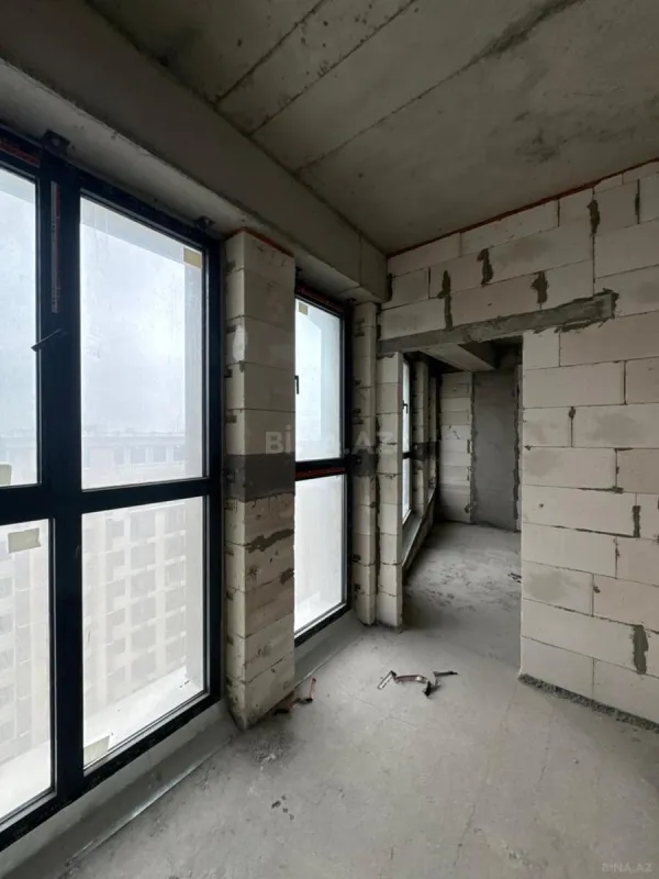 Satılır 4 otaqlı mənzil 165 m²