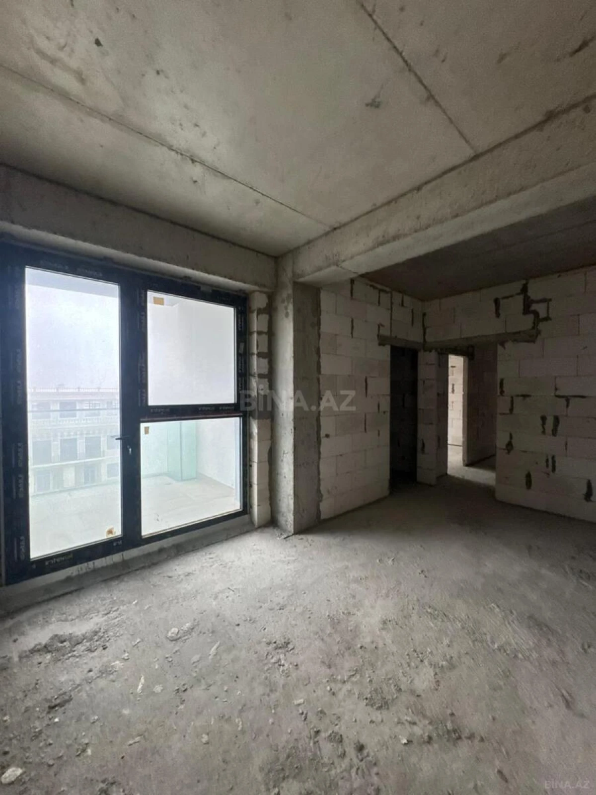 Satılır 4 otaqlı mənzil 165 m²