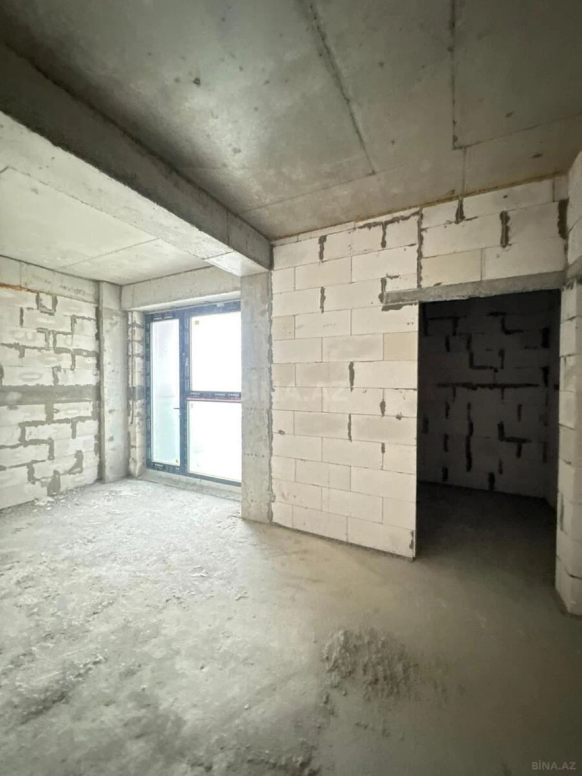 Satılır 4 otaqlı mənzil 165 m²