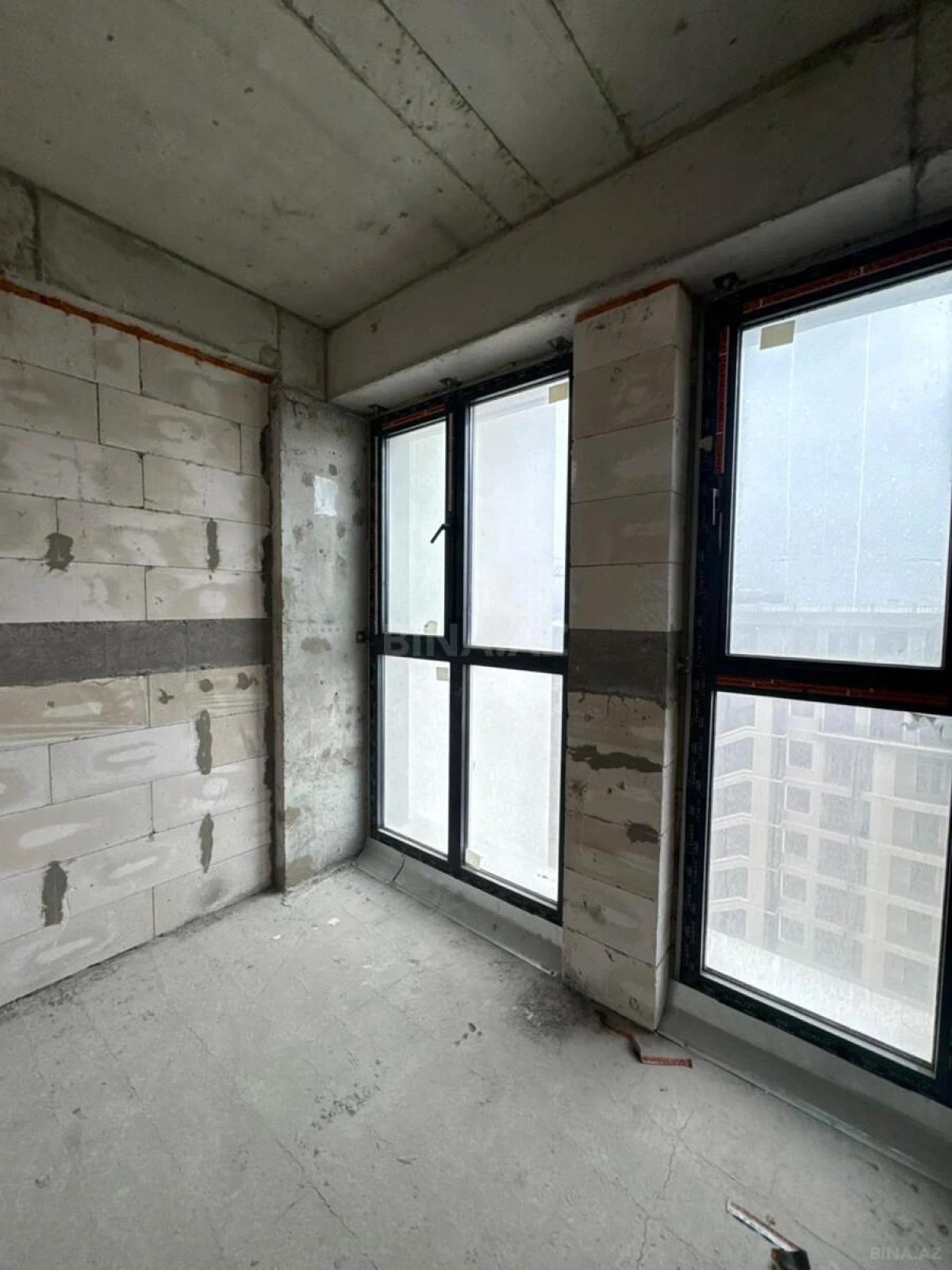 Satılır 4 otaqlı mənzil 165 m²