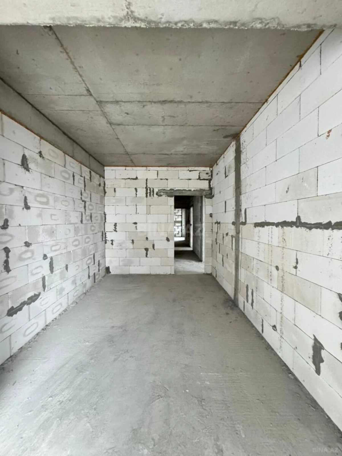 Satılır 4 otaqlı mənzil 165 m²