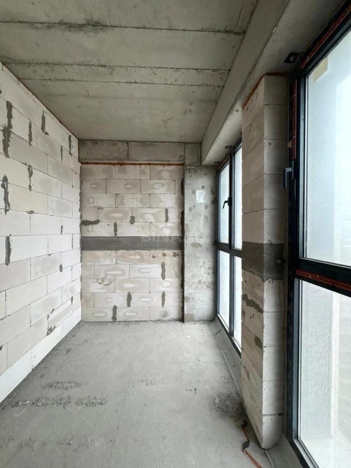 Satılır 4 otaqlı mənzil 165 m²