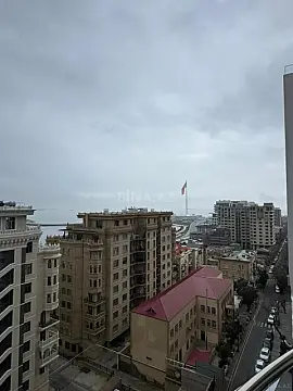 Satılır 4 otaqlı mənzil 165 m²