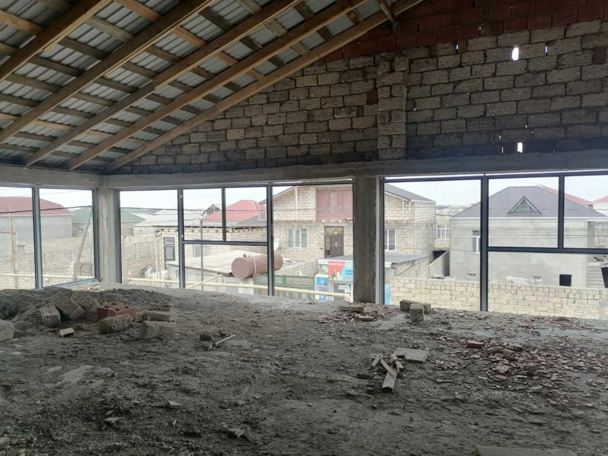 Satılır obyekt 960 m²