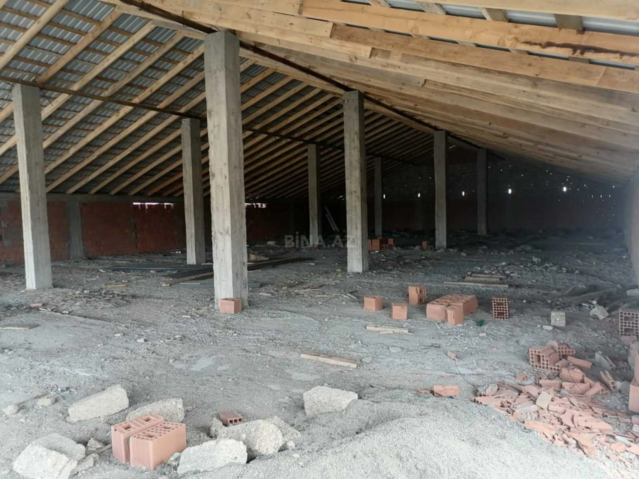 Satılır obyekt 960 m²