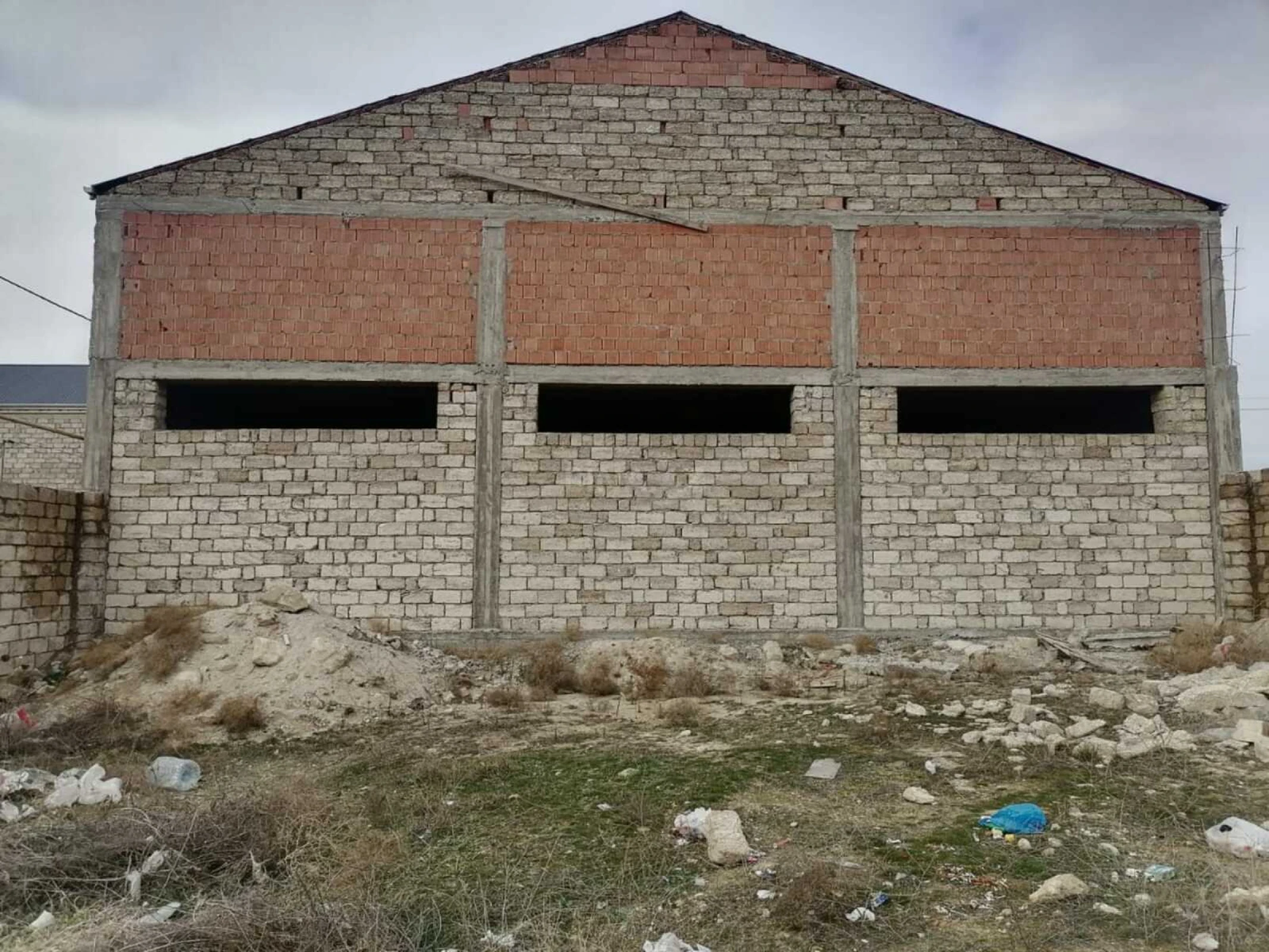 Satılır obyekt 960 m²