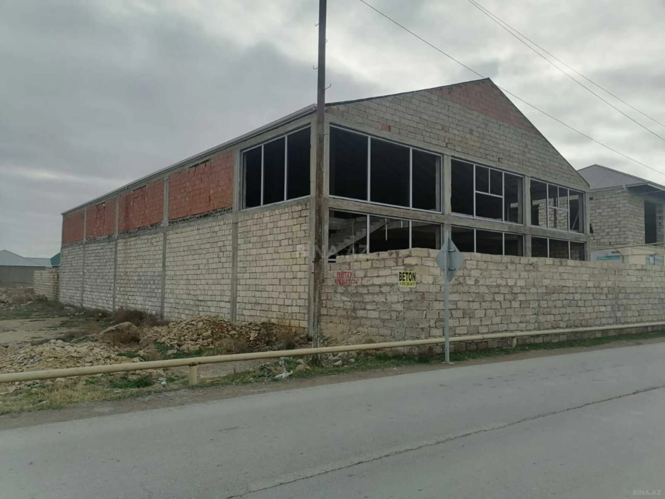 Satılır obyekt 960 m²