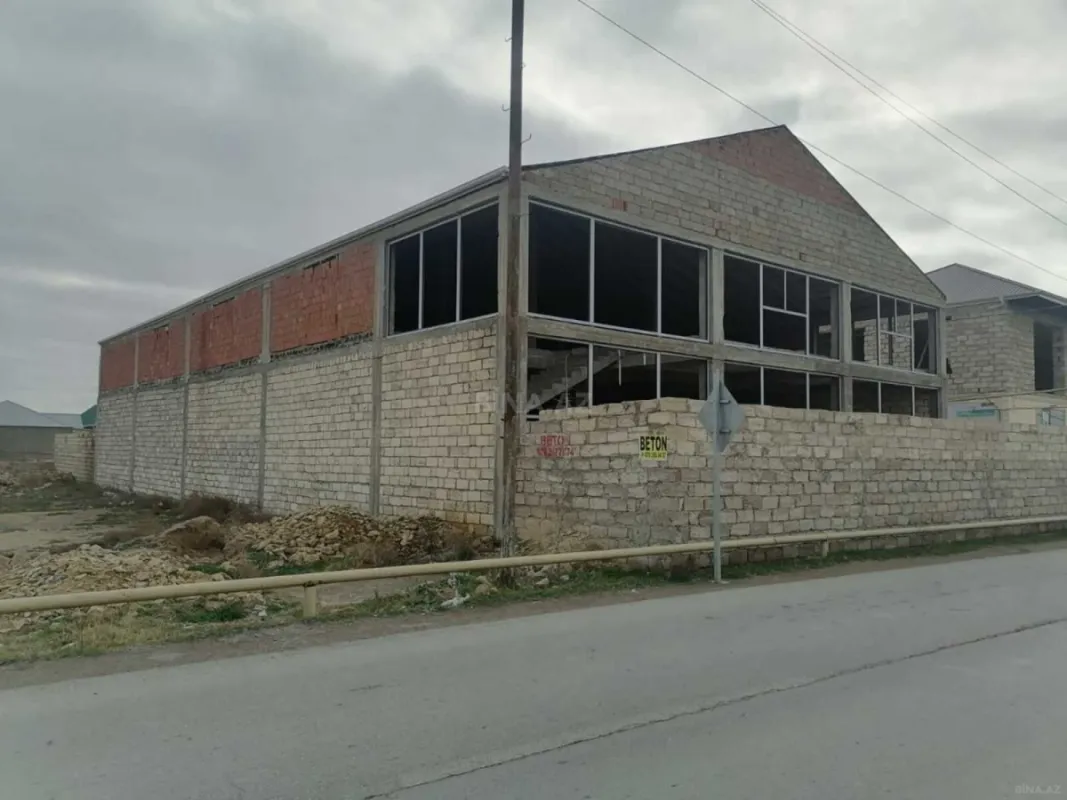 Satılır obyekt 960 m²