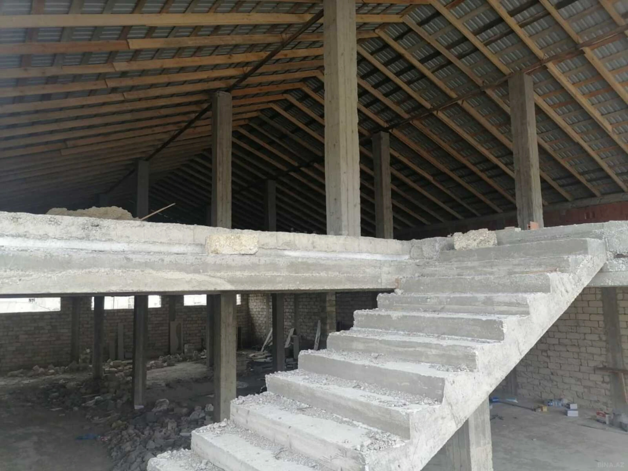 Satılır obyekt 960 m²