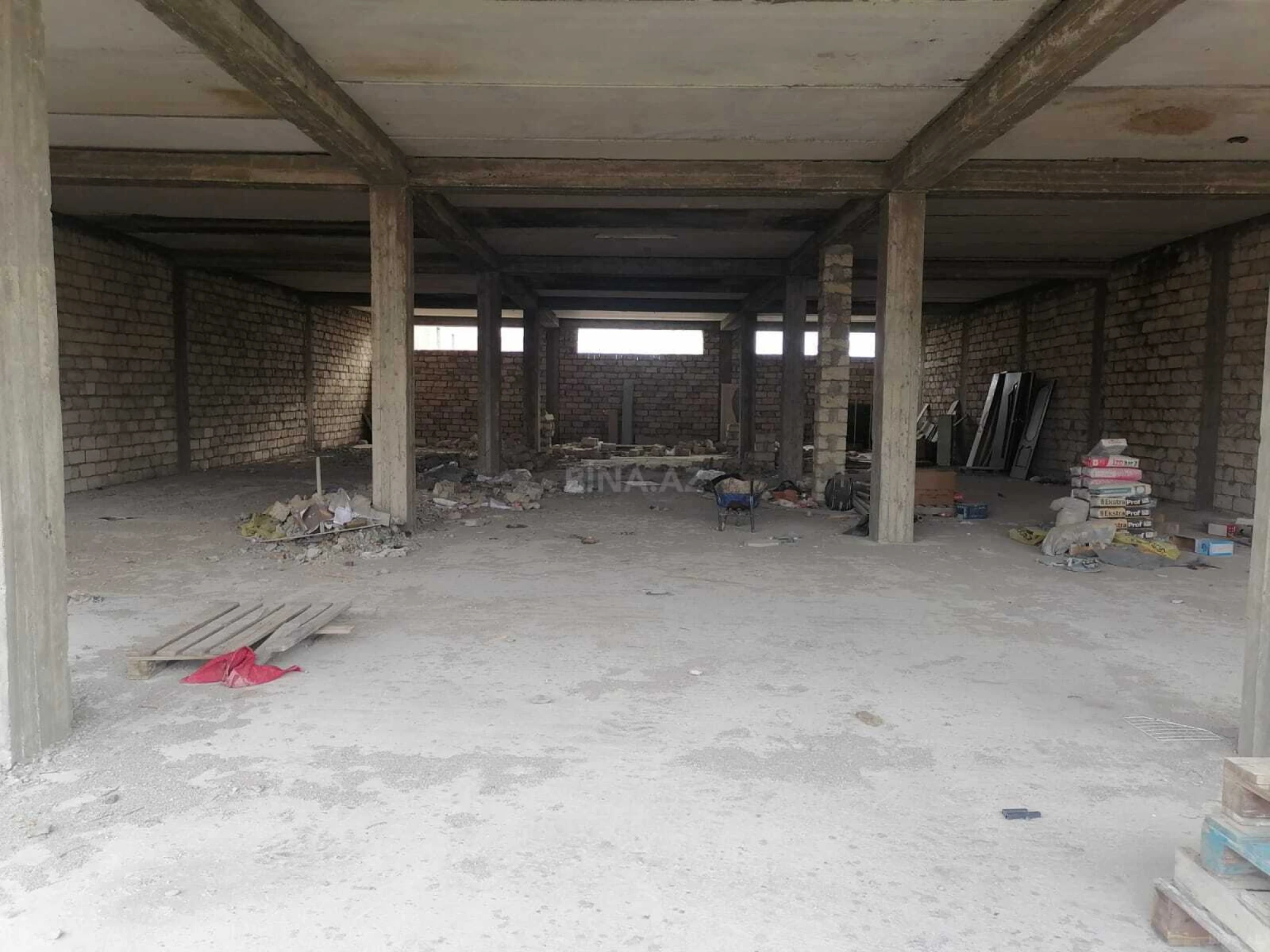 Satılır obyekt 960 m²