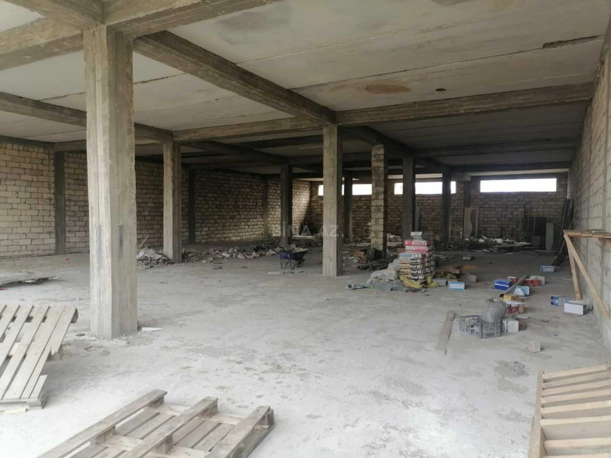 Satılır obyekt 960 m²