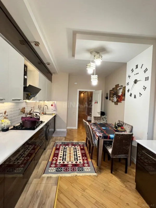 Satılır 3 otaqlı mənzil 135 m²