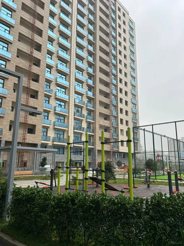 Satılır 4 otaqlı mənzil 143.6 m²