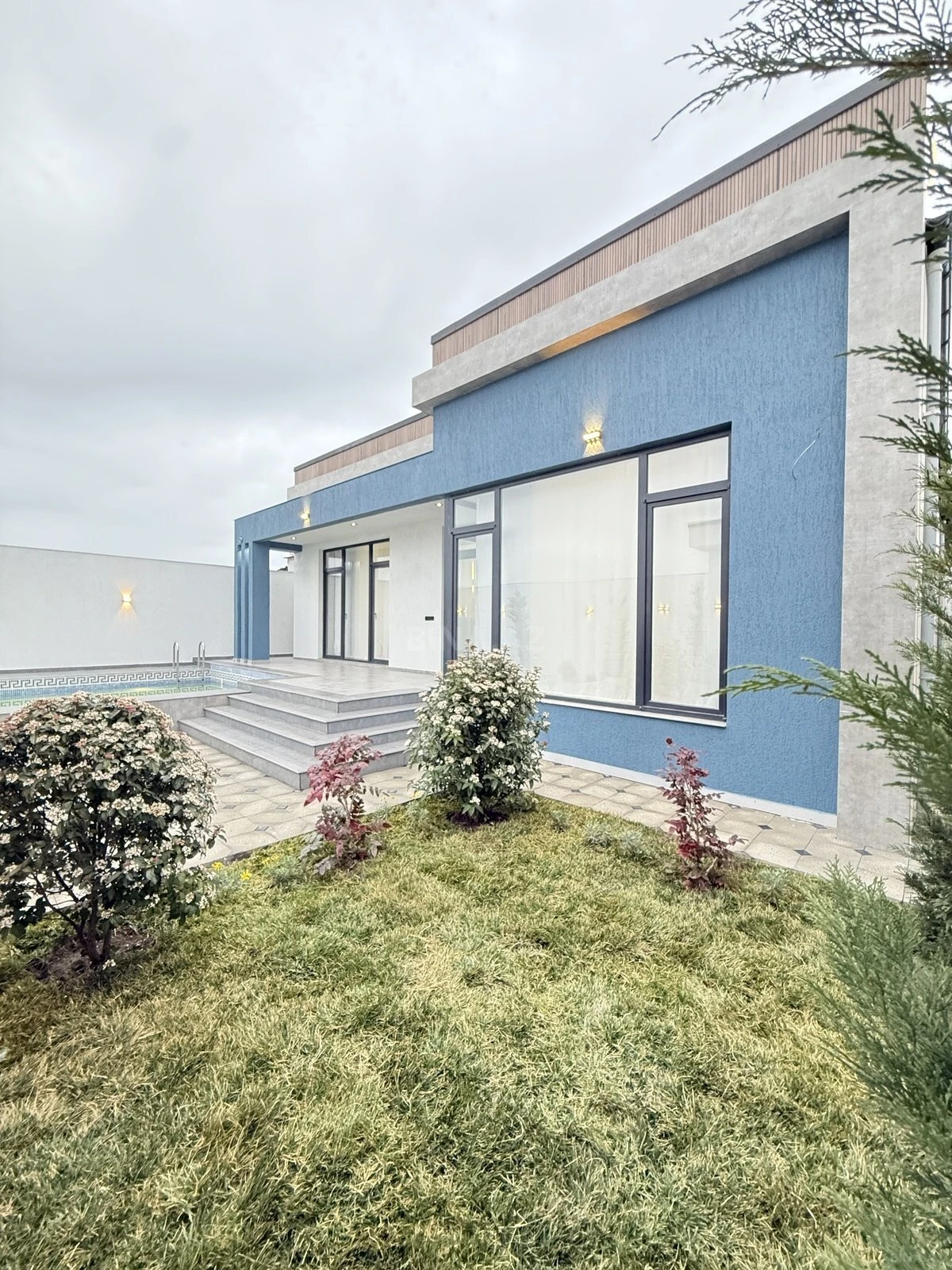 Satılır 4 otaqlı həyət evi 160 m²