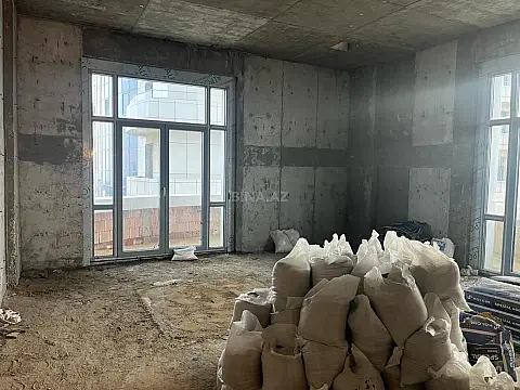 Satılır 5 otaqlı mənzil 280 m²