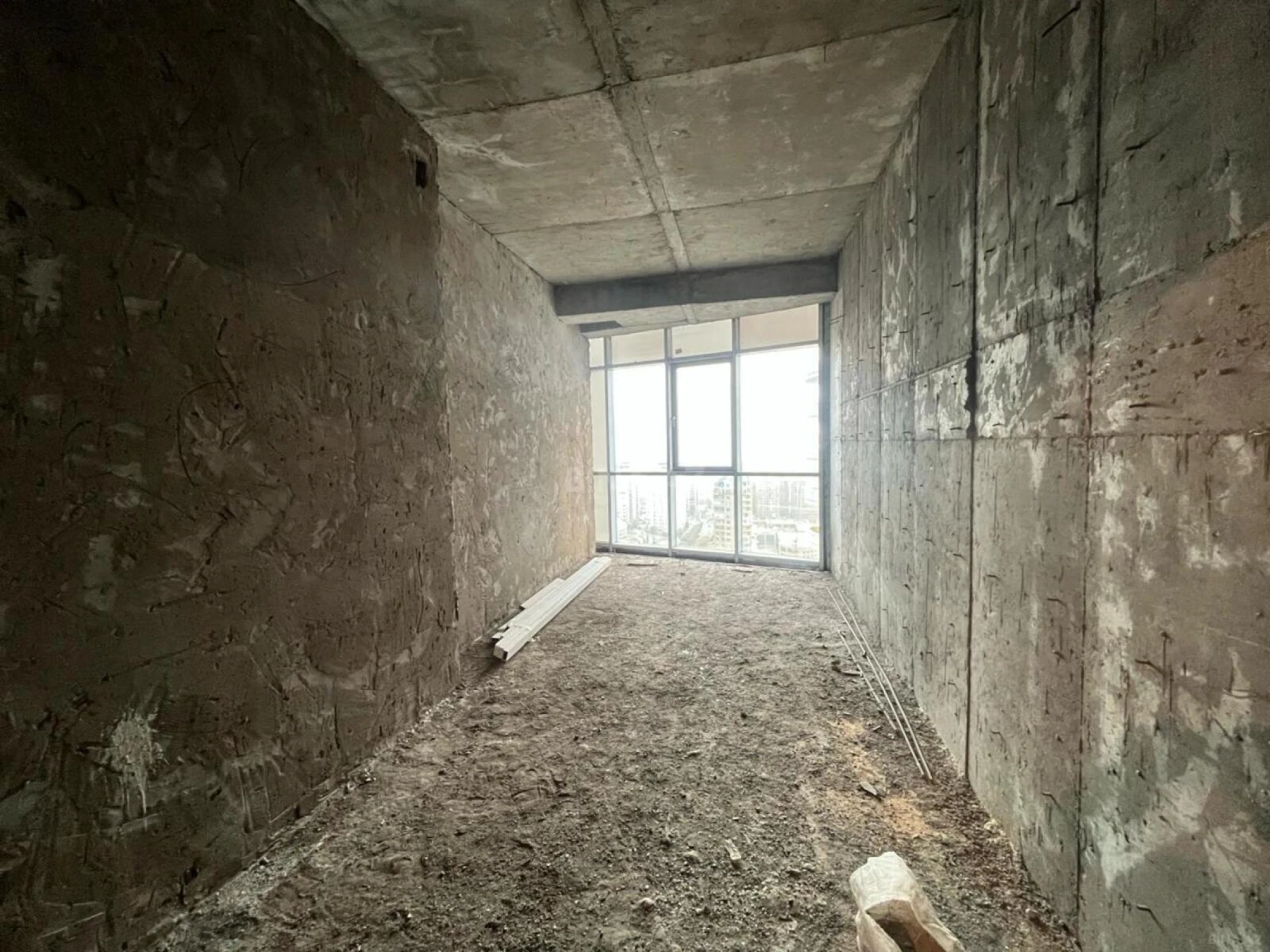 Satılır 5 otaqlı mənzil 280 m²