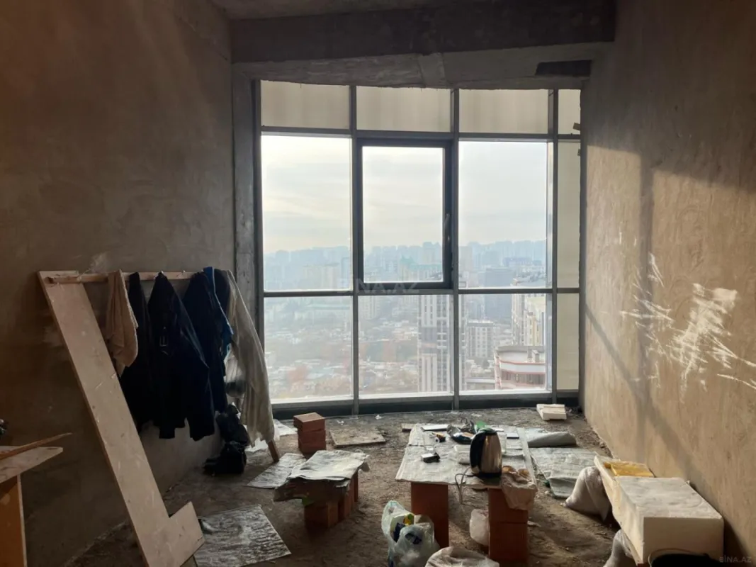 Satılır 5 otaqlı mənzil 280 m²