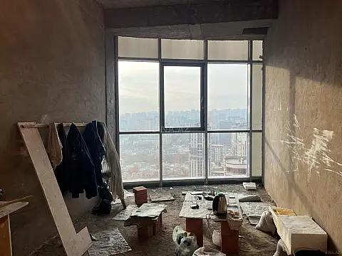 Satılır 5 otaqlı mənzil 280 m²