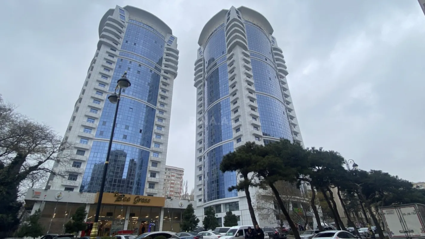 Satılır 5 otaqlı mənzil 280 m²