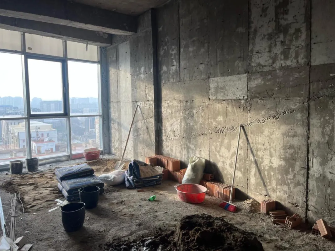 Satılır 5 otaqlı mənzil 280 m²