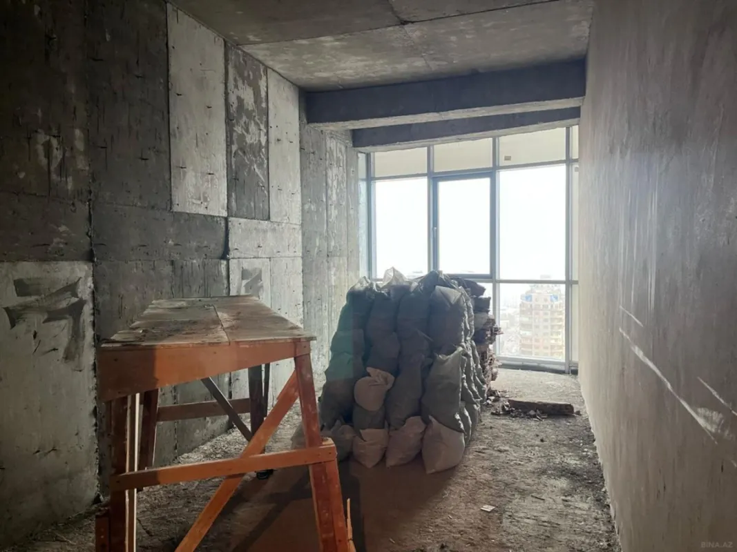 Satılır 5 otaqlı mənzil 280 m²