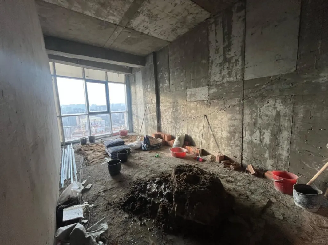 Satılır 5 otaqlı mənzil 280 m²