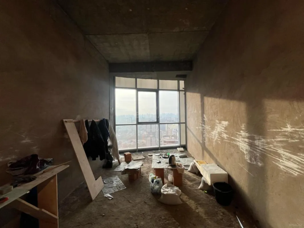 Satılır 5 otaqlı mənzil 280 m²