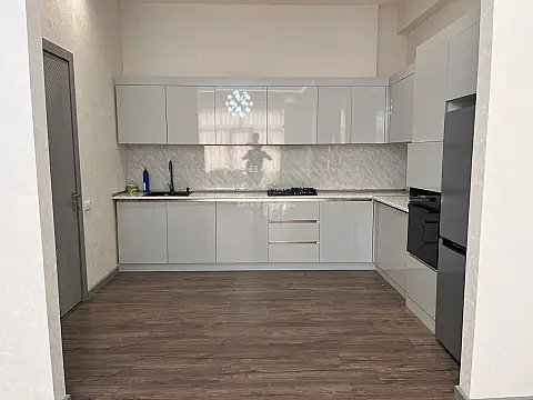 Satılır 2 otaqlı mənzil 94 m²
