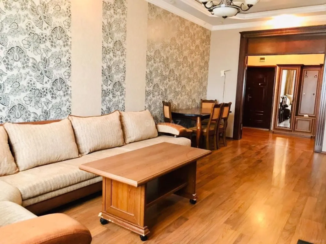 Kirayə verilir 3 otaqlı mənzil 93 m²