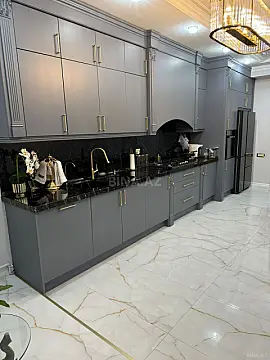 Satılır 4 otaqlı mənzil 181 m²