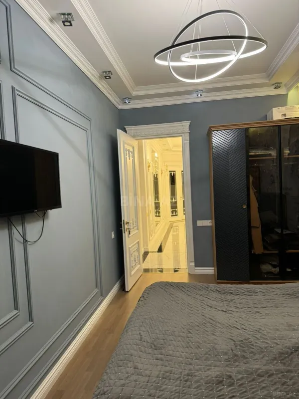 Satılır 4 otaqlı mənzil 181 m²