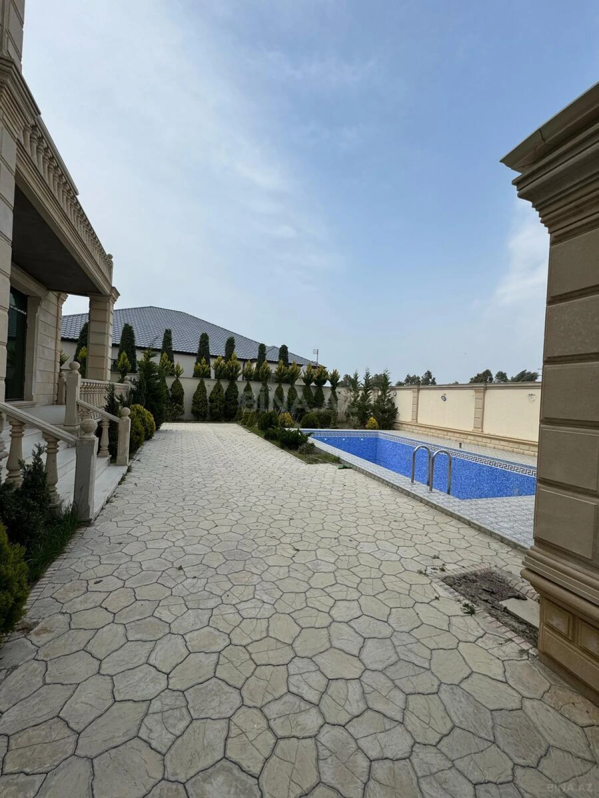 Satılır 6 otaqlı həyət evi 400 m²