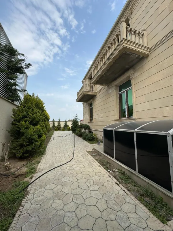 Satılır 6 otaqlı həyət evi 400 m²