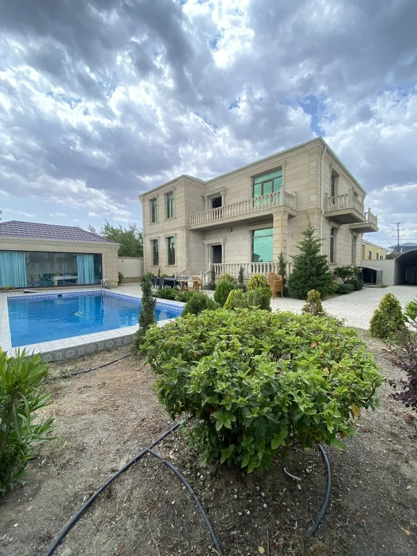 Satılır 6 otaqlı həyət evi 400 m²