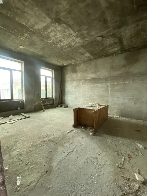 Satılır 6 otaqlı həyət evi 400 m²