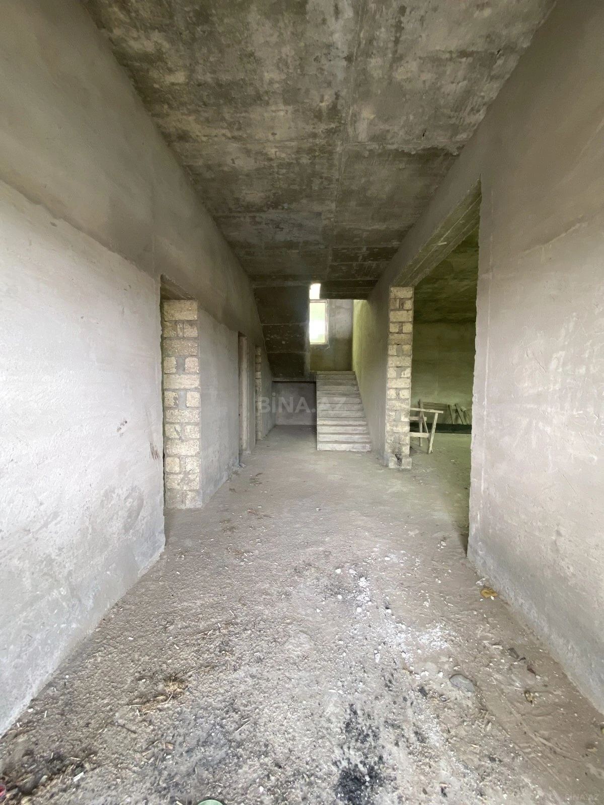 Satılır 6 otaqlı həyət evi 400 m²