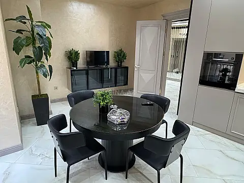 Satılır 3 otaqlı mənzil 140 m²