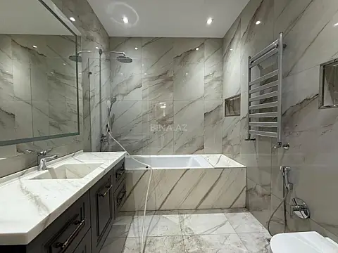 Satılır 4 otaqlı mənzil 230 m²