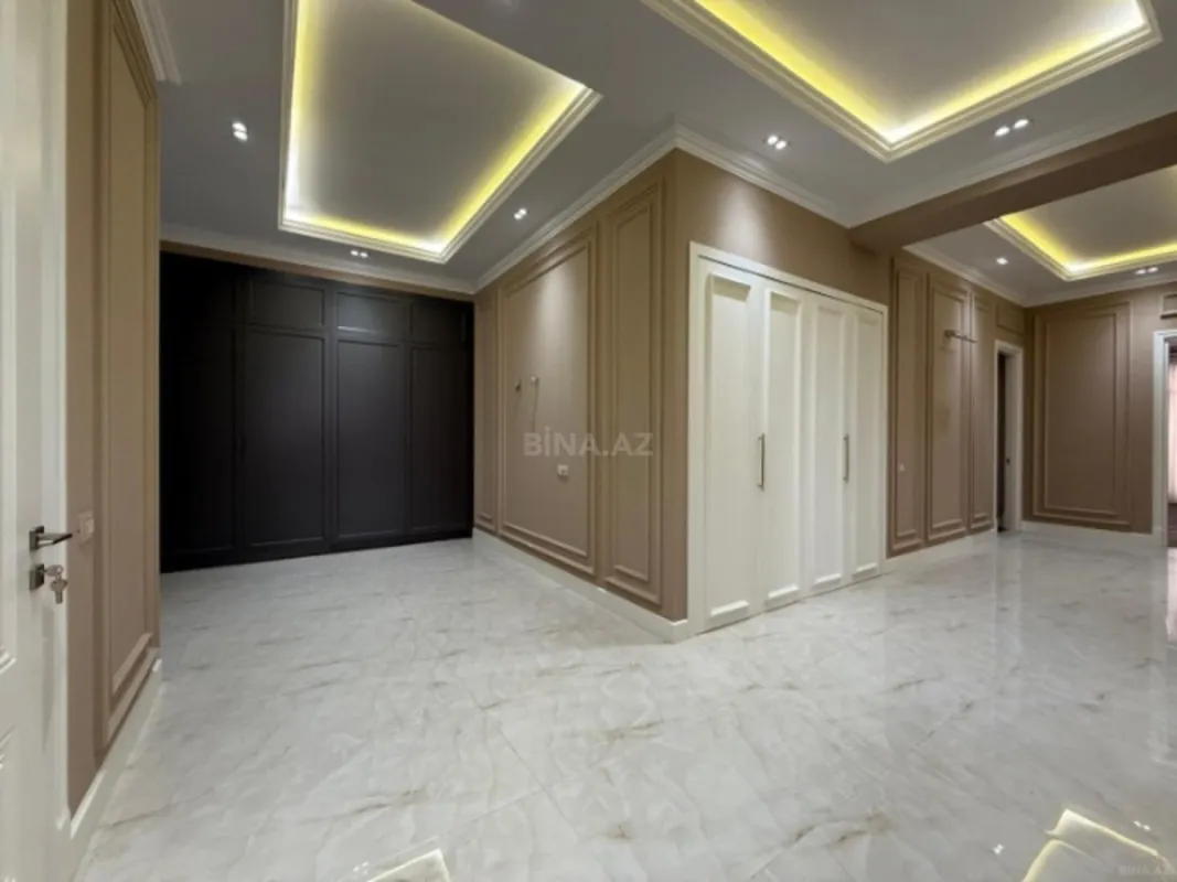 Satılır 4 otaqlı mənzil 230 m²