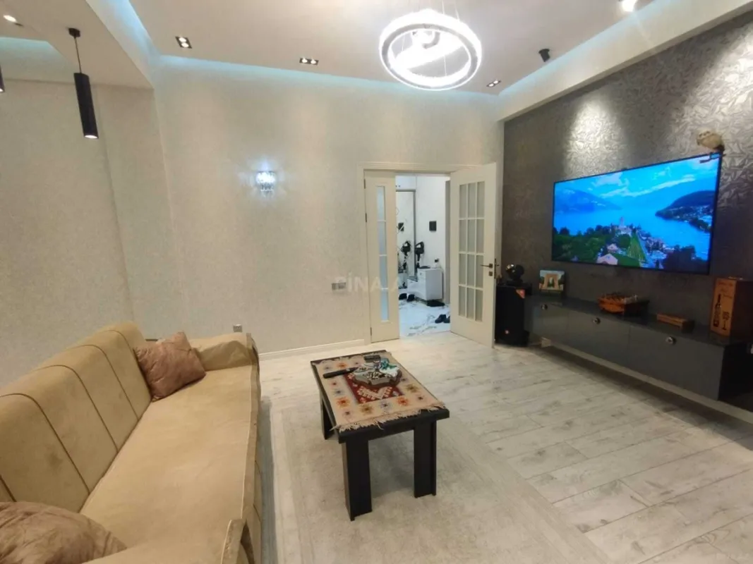 Satılır 3 otaqlı mənzil 98 m²