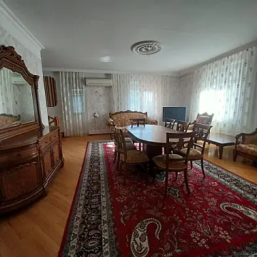Kirayə verilir 7 otaqlı həyət evi 400 m²