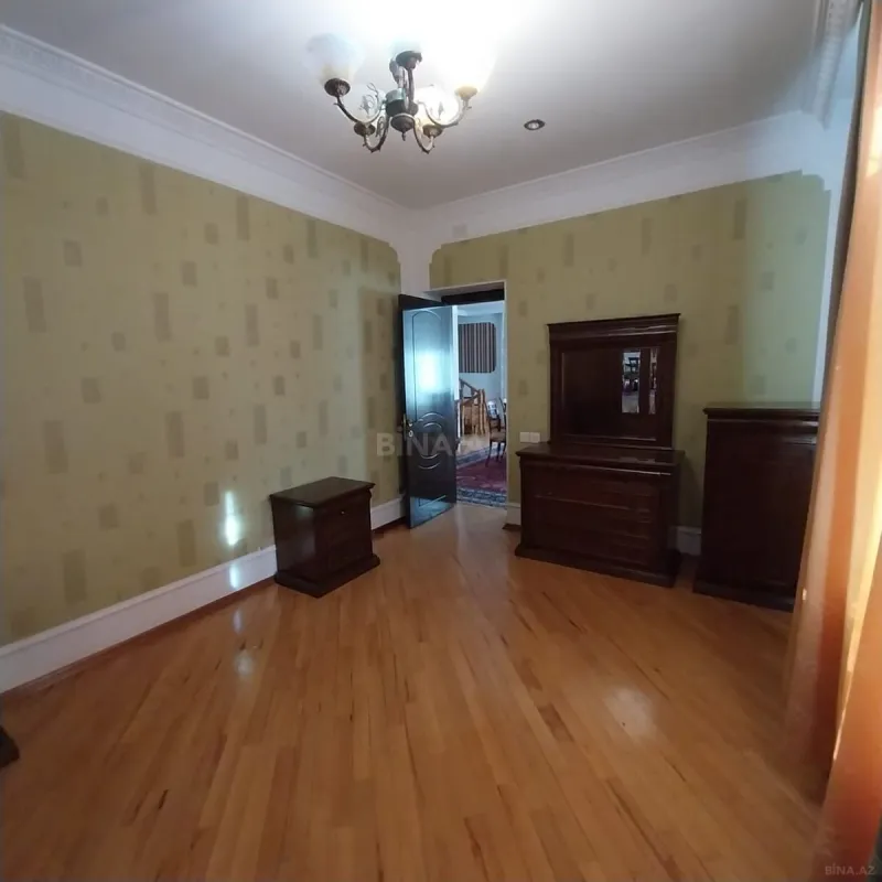 Kirayə verilir 7 otaqlı həyət evi 400 m²