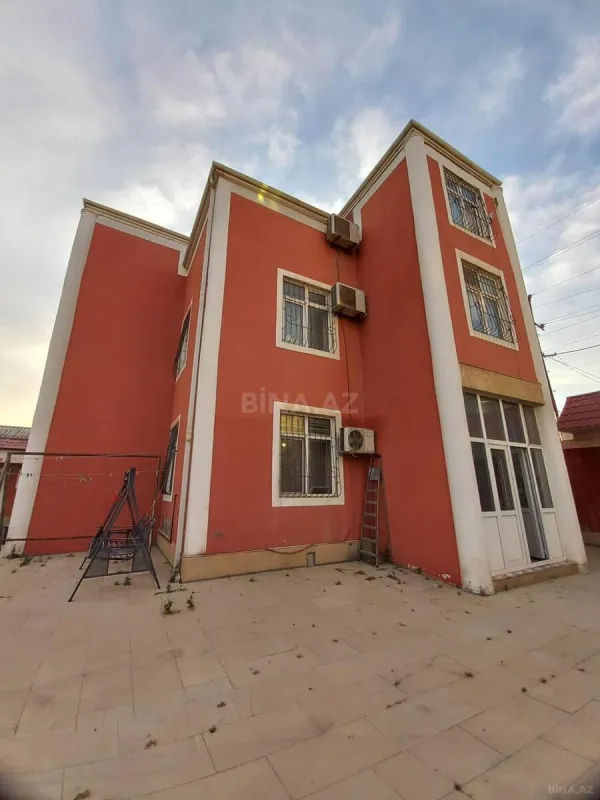 Kirayə verilir 7 otaqlı həyət evi 400 m²