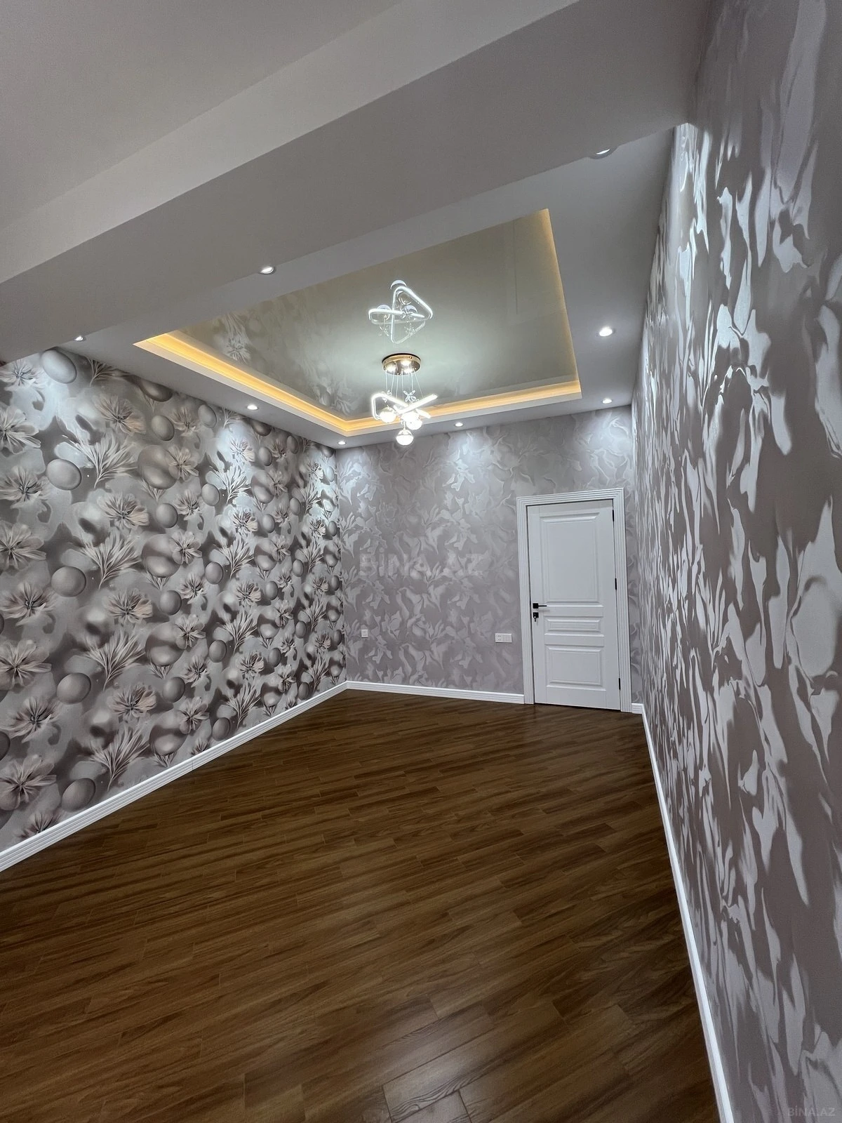 Satılır 2 otaqlı mənzil 85 m²