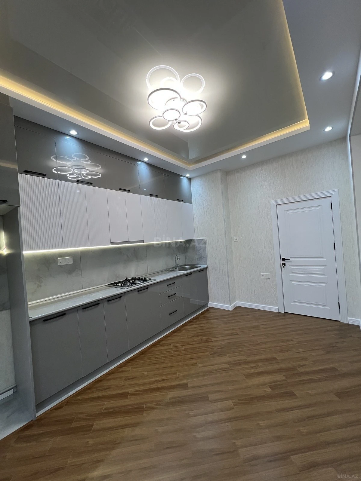 Satılır 2 otaqlı mənzil 85 m²