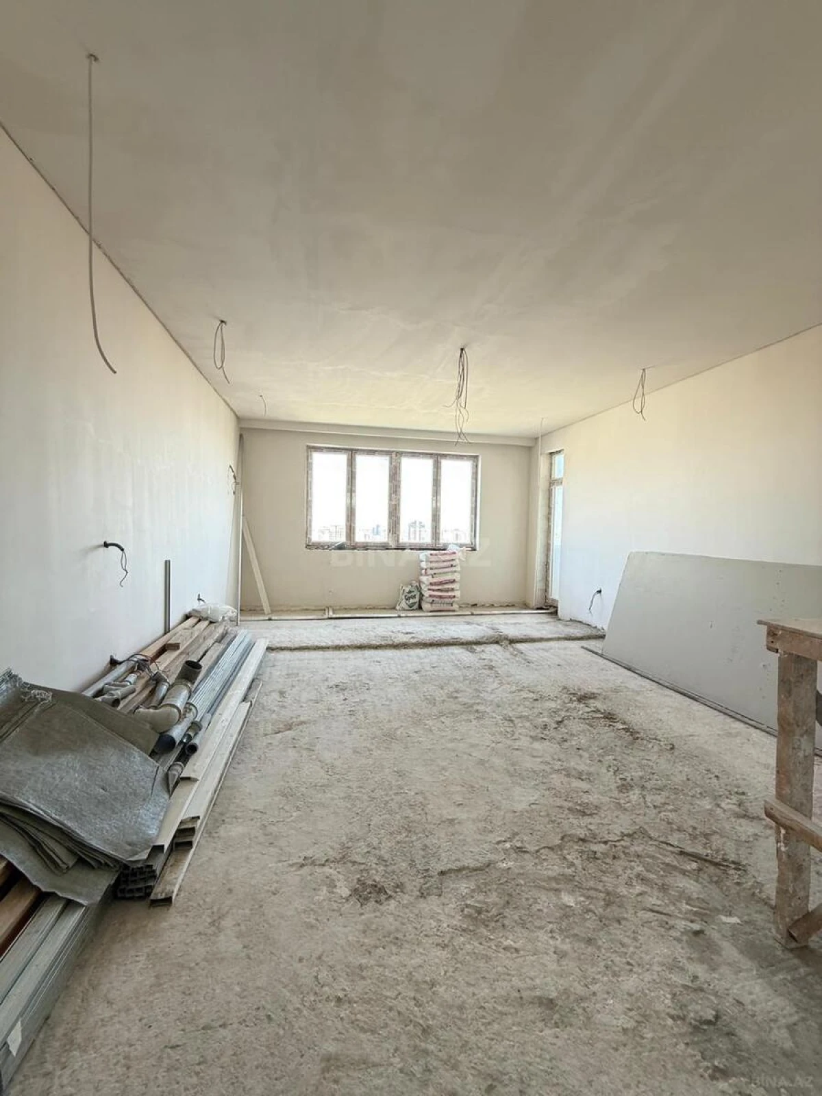 Satılır 3 otaqlı mənzil 155 m²