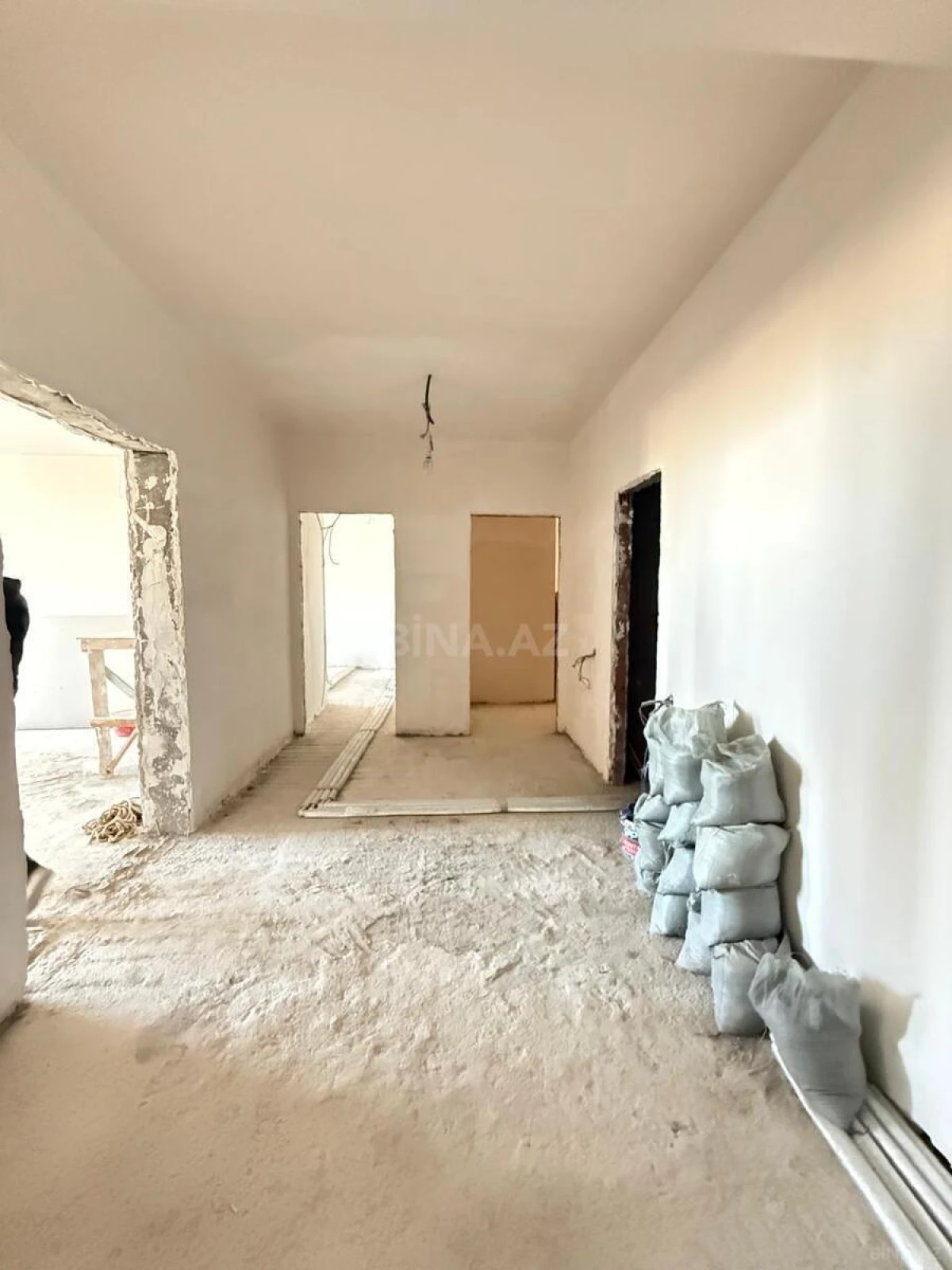 Satılır 3 otaqlı mənzil 155 m²