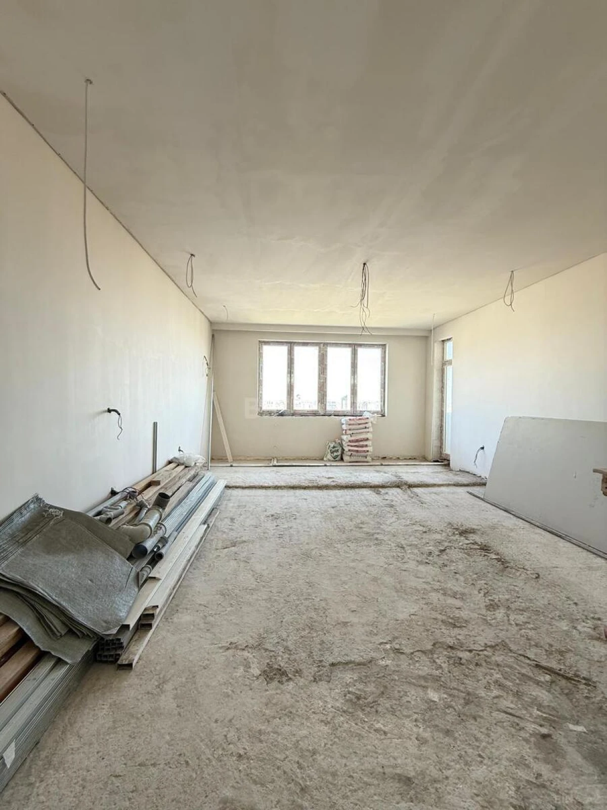 Satılır 3 otaqlı mənzil 155 m²
