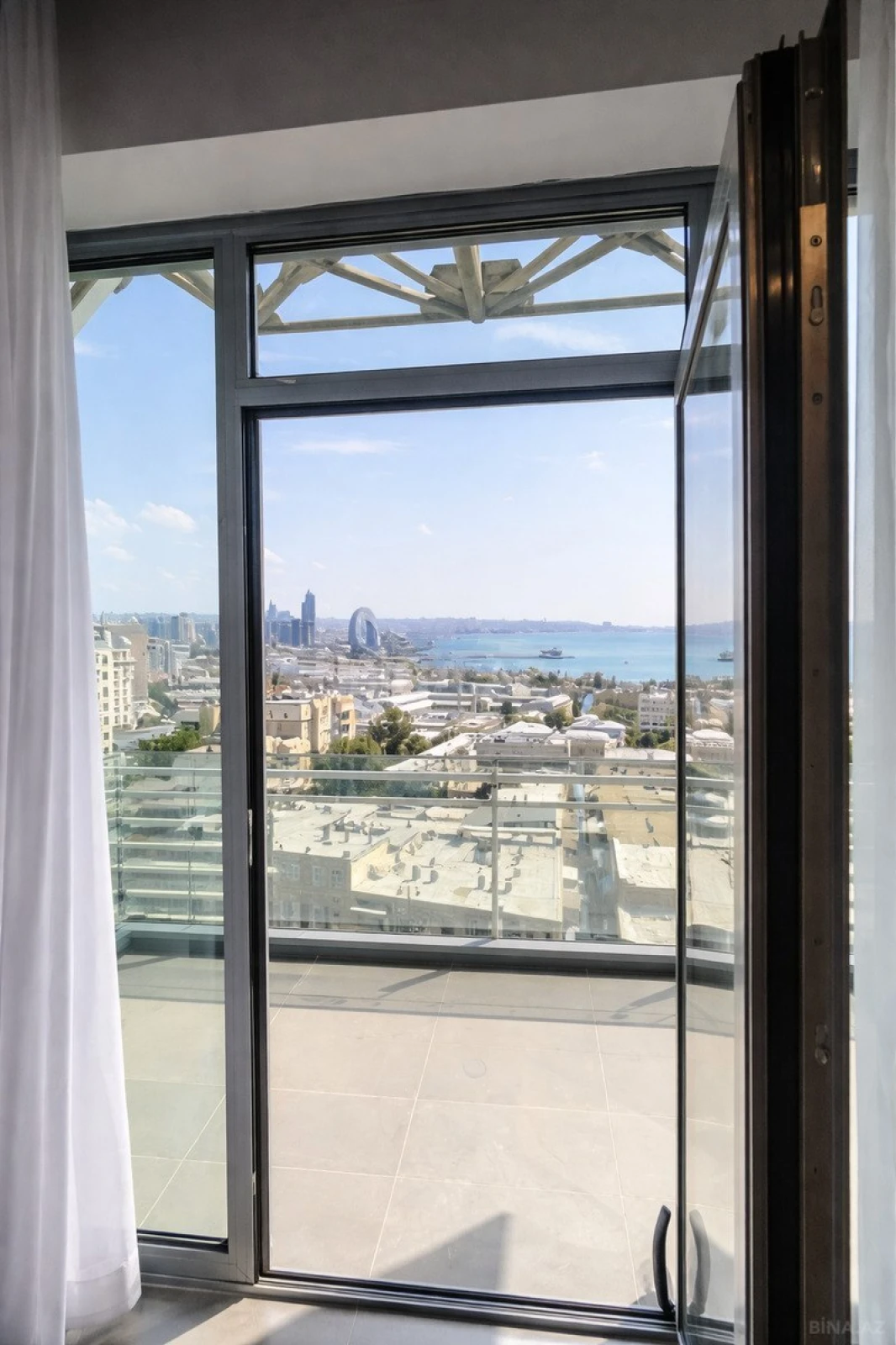 Satılır 2 otaqlı mənzil 101 m²